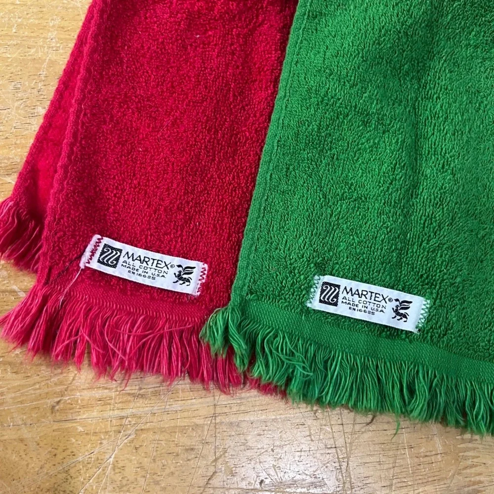 Vtg Martex Christmas Hand Towels Set 2 Santa Wreath Red Green Fringed USA Made